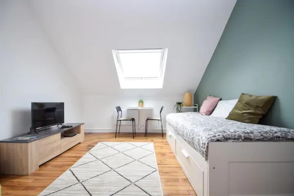 Disponible - Appartement Entier - 10Mn Rer B Aeroport Cdg - Paris Gare Du Nord, T11 Express, Le Bourget, Tout Equipe, Netflix Gratuit, 3 Personnes, 4Eme Etage, Escaliers, Parc Des Expositions, Parking Rue Gratuit Apres 19H Drancy Eksteriør billede