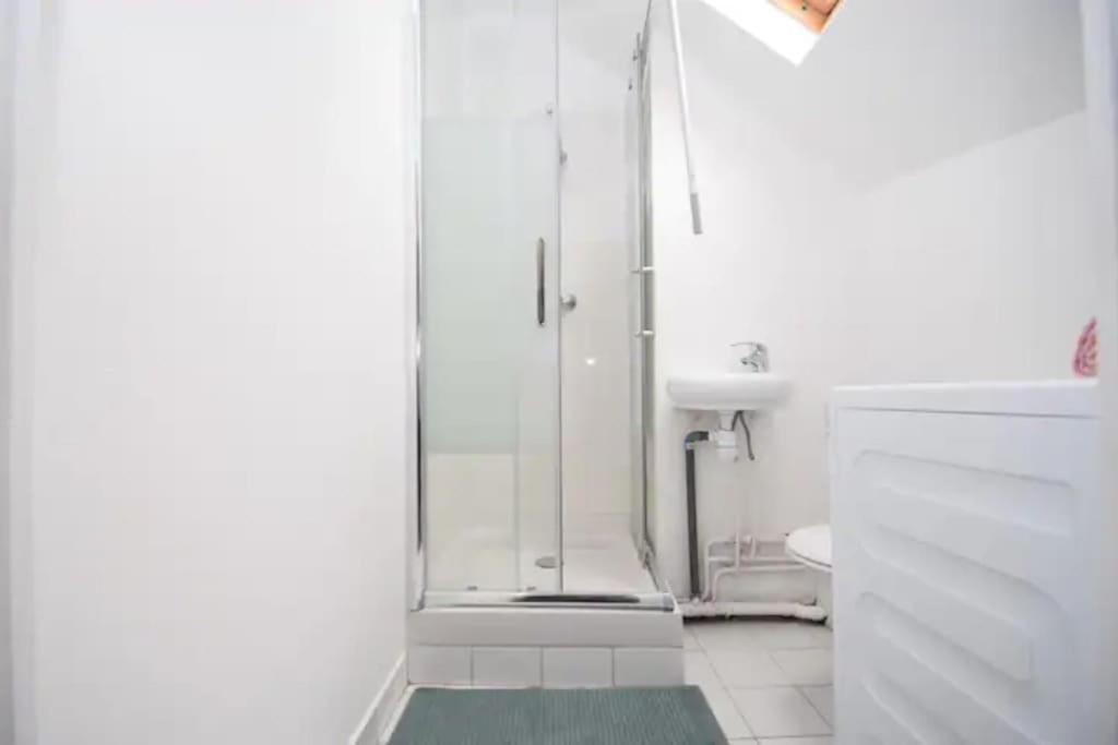 Disponible - Appartement Entier - 10Mn Rer B Aeroport Cdg - Paris Gare Du Nord, T11 Express, Le Bourget, Tout Equipe, Netflix Gratuit, 3 Personnes, 4Eme Etage, Escaliers, Parc Des Expositions, Parking Rue Gratuit Apres 19H Drancy Eksteriør billede