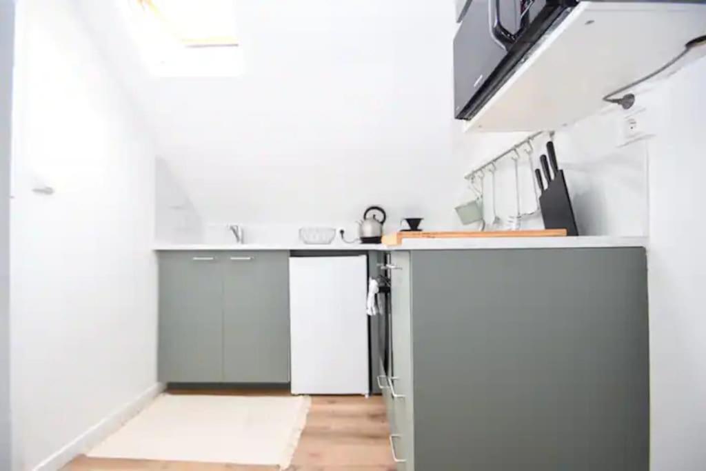 Disponible - Appartement Entier - 10Mn Rer B Aeroport Cdg - Paris Gare Du Nord, T11 Express, Le Bourget, Tout Equipe, Netflix Gratuit, 3 Personnes, 4Eme Etage, Escaliers, Parc Des Expositions, Parking Rue Gratuit Apres 19H Drancy Eksteriør billede