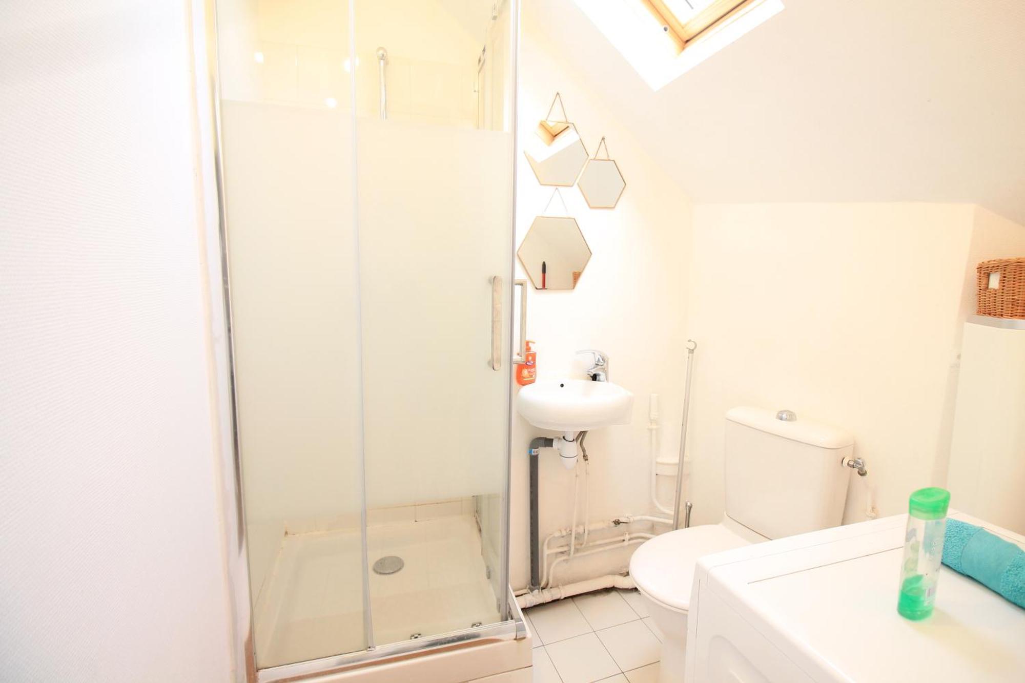 Disponible - Appartement Entier - 10Mn Rer B Aeroport Cdg - Paris Gare Du Nord, T11 Express, Le Bourget, Tout Equipe, Netflix Gratuit, 3 Personnes, 4Eme Etage, Escaliers, Parc Des Expositions, Parking Rue Gratuit Apres 19H Drancy Eksteriør billede