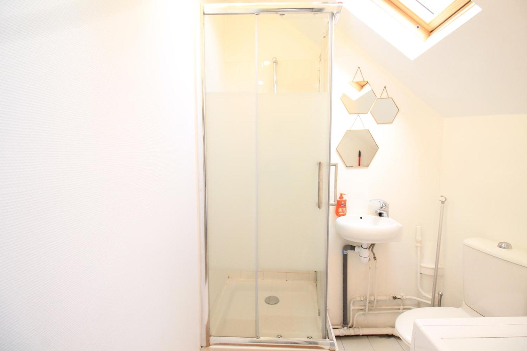 Disponible - Appartement Entier - 10Mn Rer B Aeroport Cdg - Paris Gare Du Nord, T11 Express, Le Bourget, Tout Equipe, Netflix Gratuit, 3 Personnes, 4Eme Etage, Escaliers, Parc Des Expositions, Parking Rue Gratuit Apres 19H Drancy Eksteriør billede